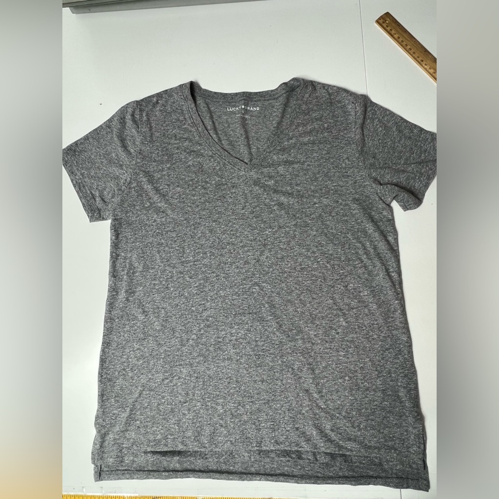 Lucky Brand Classic V-Neck Heather Gray
Size S - Picture 4 of 9